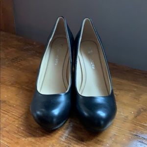 Brand new never worn black wedges